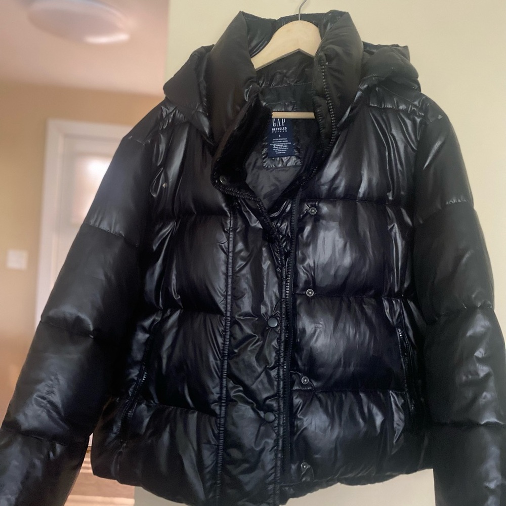 GAP Black puffer coat with detachable hood. Size L